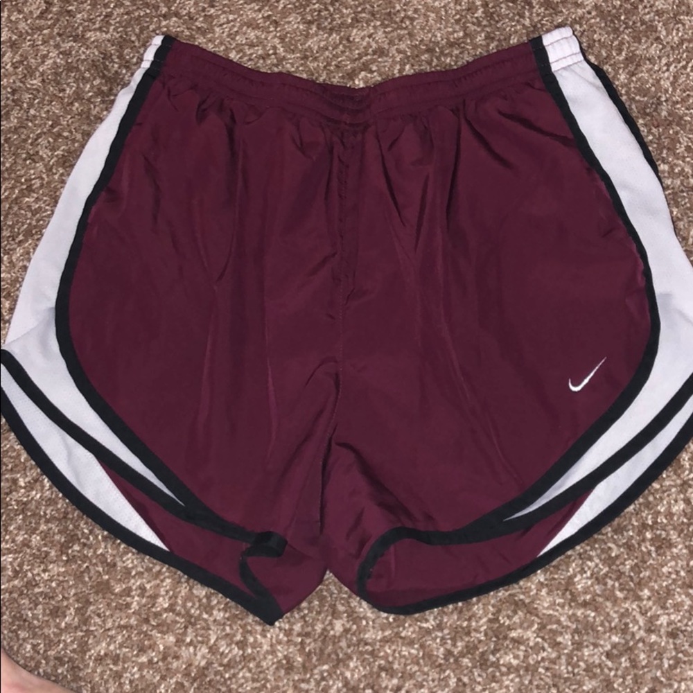 Women’s Nike Shorts Medium - Maroon